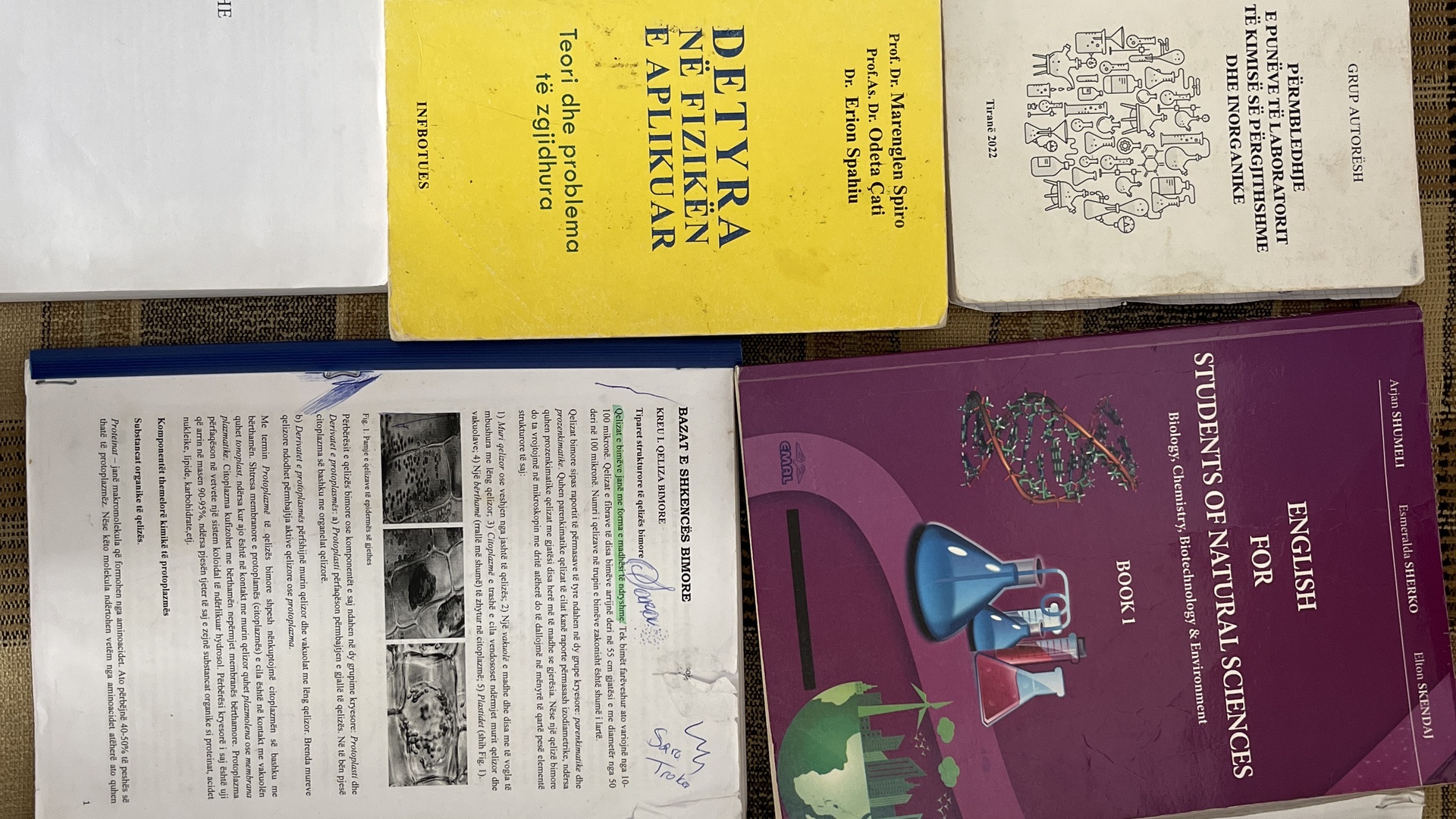 Librat e vitit te pare bachelor BIOTEKNOLOGJI