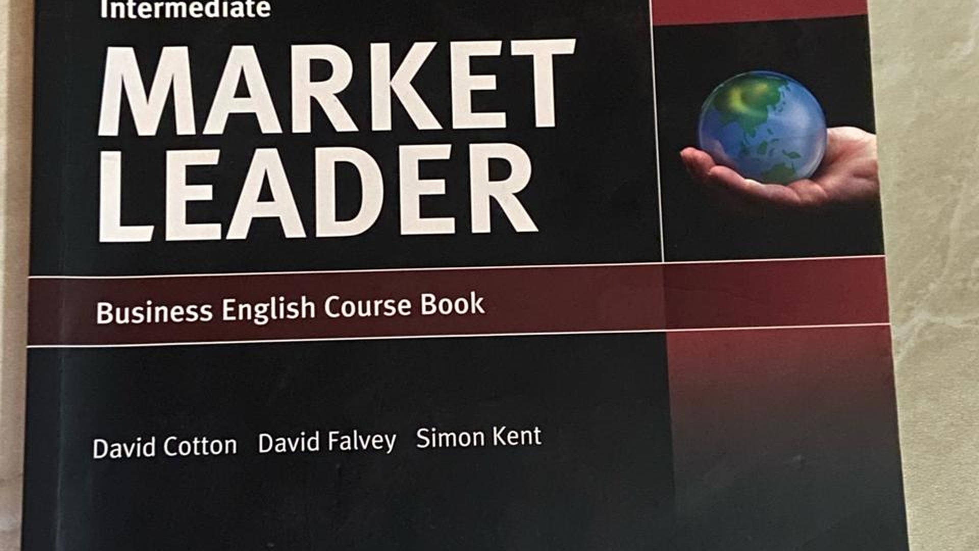 Shes librin market leader per vitin e dyte Bachelor gjuhe angleze