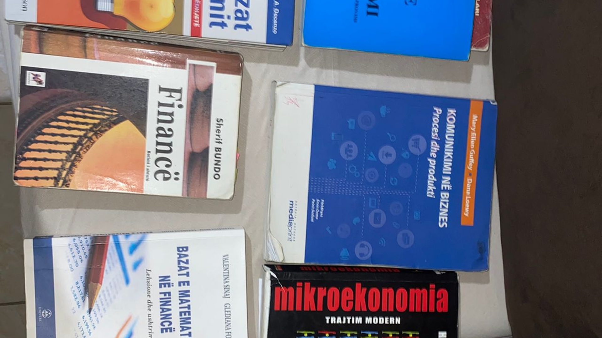 Shes librat per degen IE dhe Finance viti 1